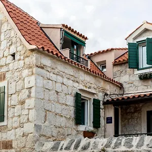  Apartment Tomadi